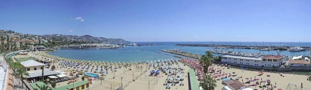 Con Giardino A Pochi Minuti Dal Mare - #essenzedimaresanremo Apartment